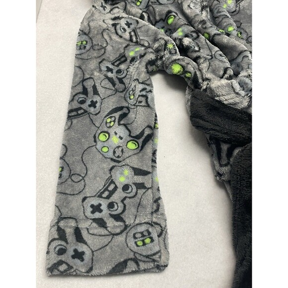 New Boy's Soft Cuddl Duds Gamer Remote Fleece Robe Gray Green Sz S(4/6) Pockets - Picture 3 of 10